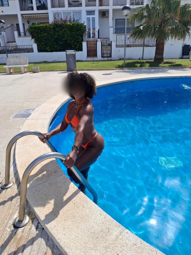 615687097: Chica busca chico en Pontevedra