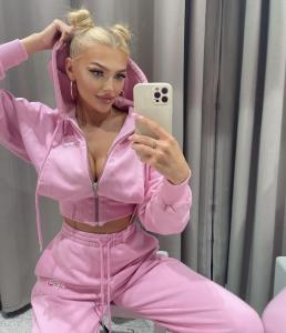 605938915: Chica busca chico en Málaga