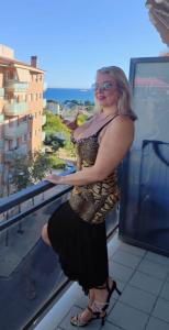 697685515: Chica busca chico en Gerona