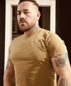 Chico busca chica en Sevilla: 