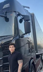 614472201: Chico busca chica en Valencia