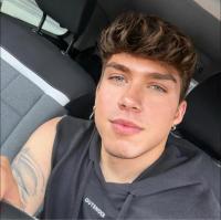 614472201: Chico busca chica en Valencia