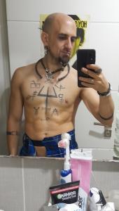 604012507: Chico busca chica en La Coruña