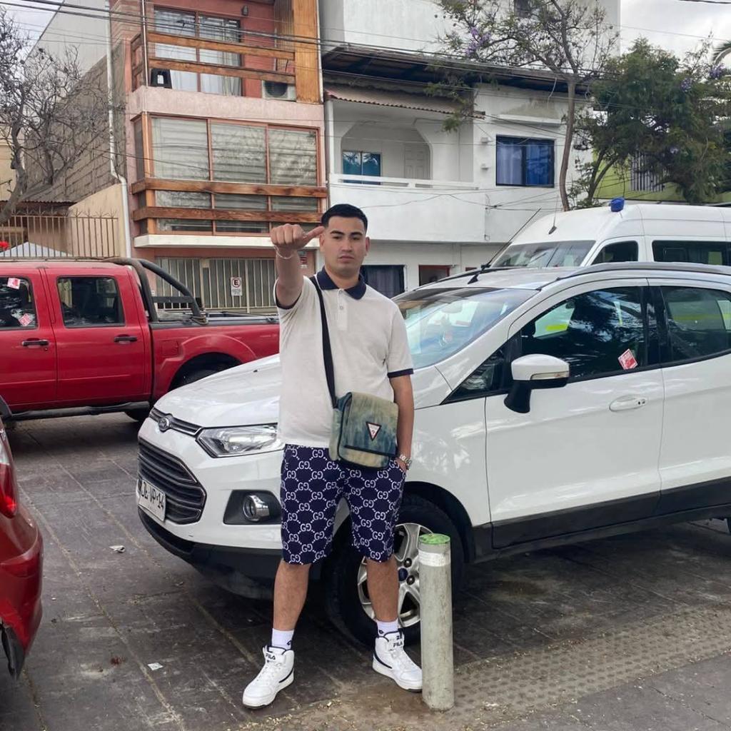 664054443: Chico busca chica en Valencia