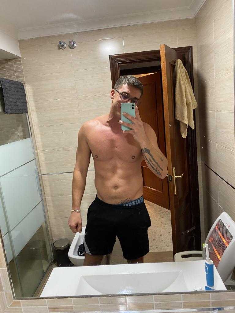 Chico busca chica en Sevilla: 