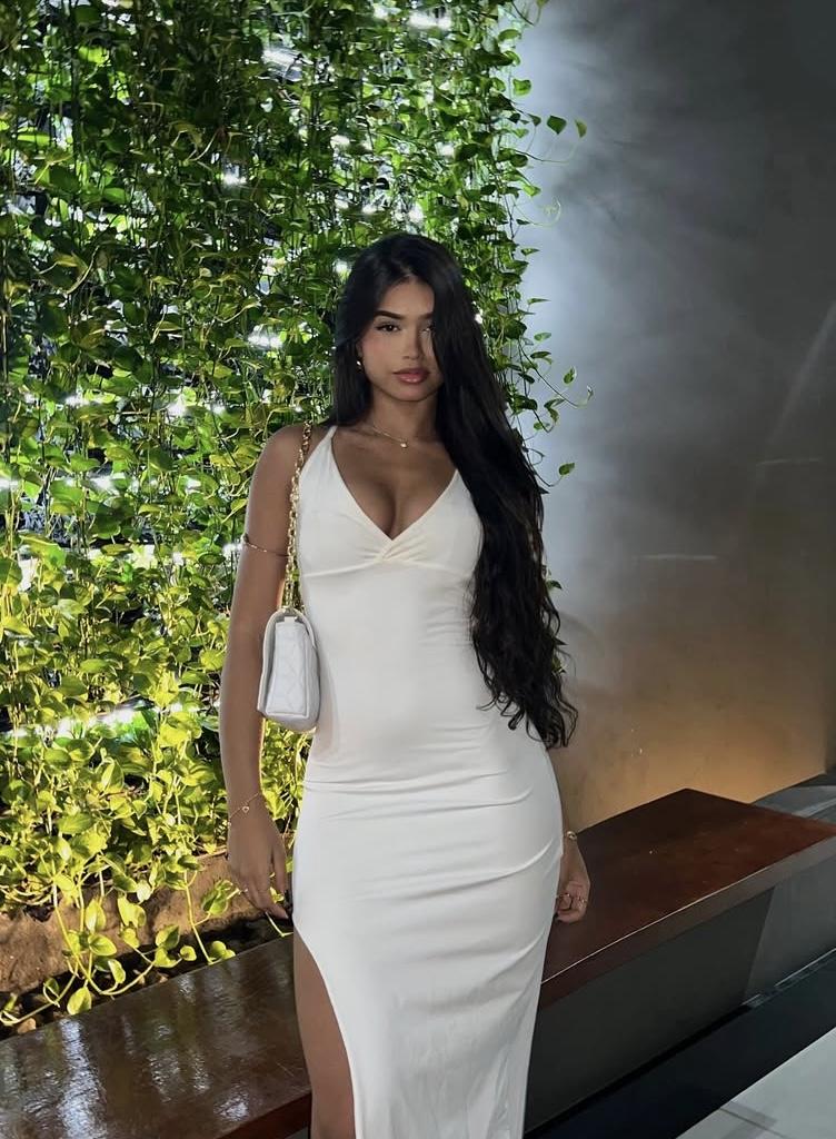 Chica busca chico en Alicante: Chica busca chico