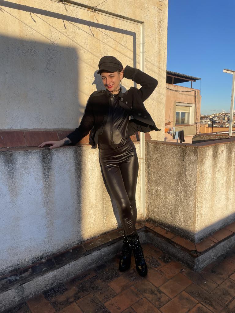 644441551: Chica busca chico en Barcelona