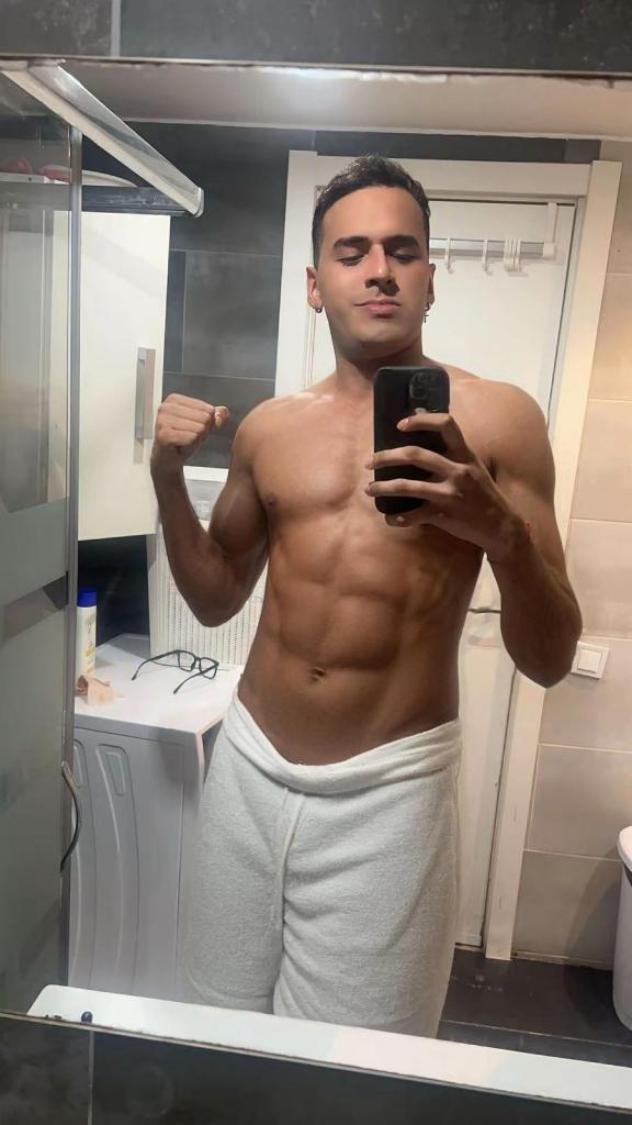 674067103: Chico busca chica en Ibiza