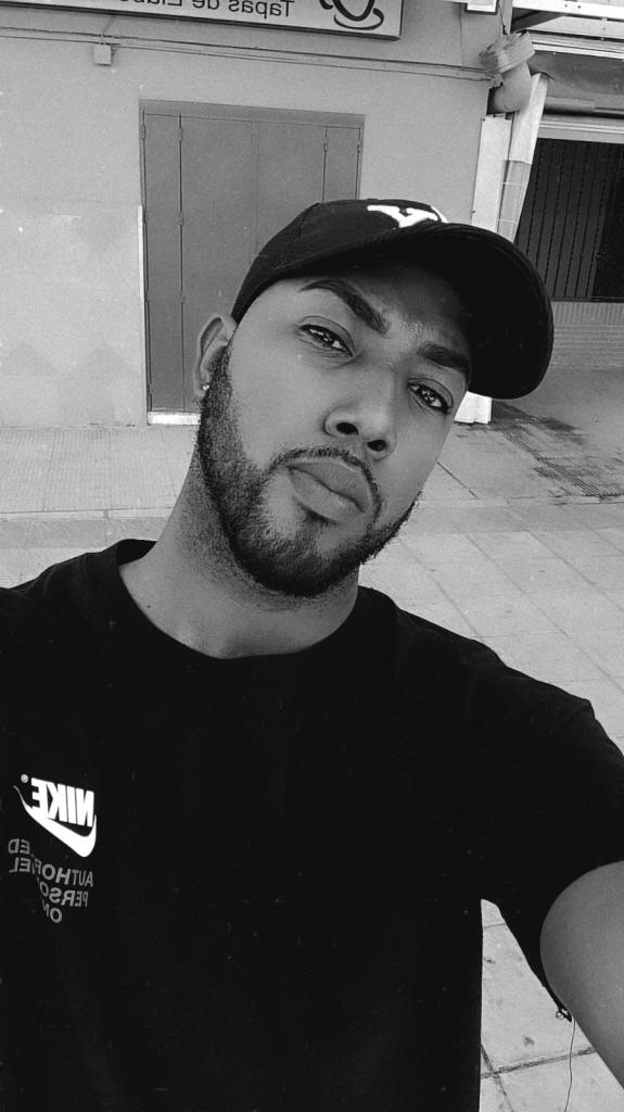 631573500: Chico busca chica en Las Palmas