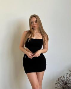 672954764: Chica busca chico en Barcelona
