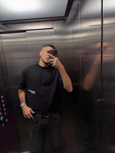 633692098: Chico busca chica en Madrid