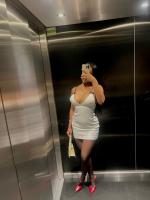 614057131: Chica busca chico en Barcelona