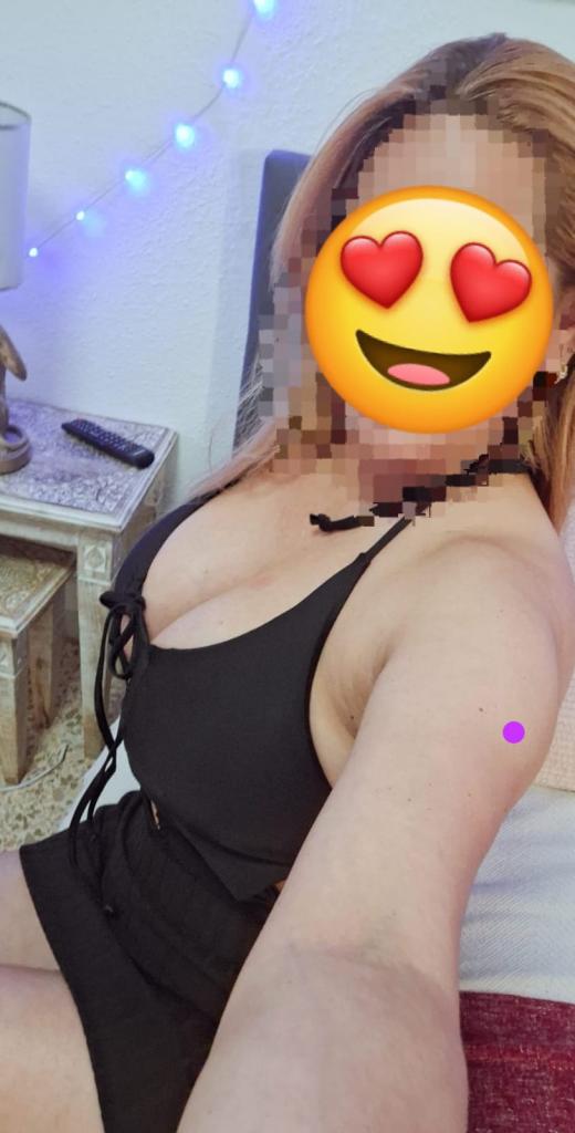 664209525: Chica busca chico en Sevilla