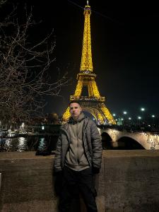 Chico busca chica en Sevilla: 