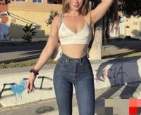 672456206: Chica busca chico en Sevilla