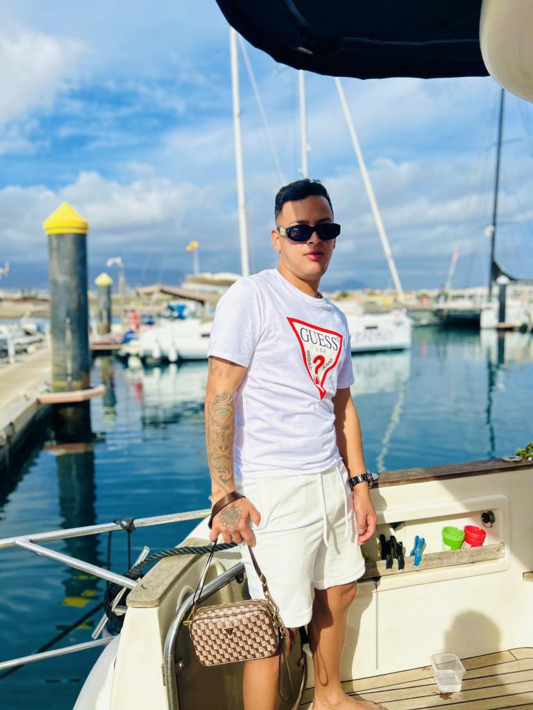 674713300: Chico busca chica en Zaragoza