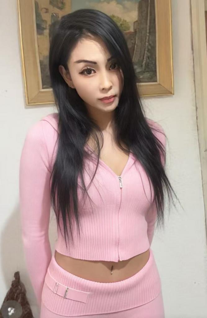 678672247: Chica busca chico en Barcelona