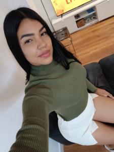 613902396: Chica busca chico en Sevilla