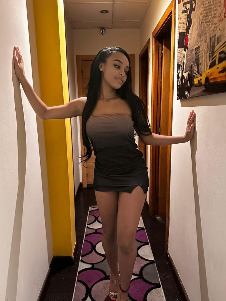 676463299: Chica busca chico en Pontevedra