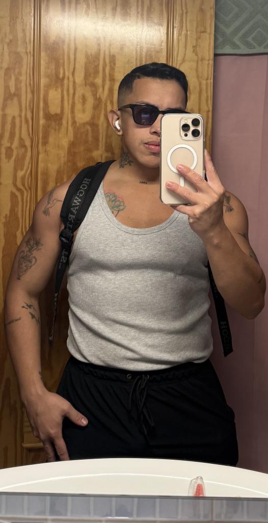 Chico busca chica en Granada: 