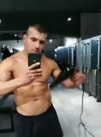 647793551: Chico busca chica en Barcelona