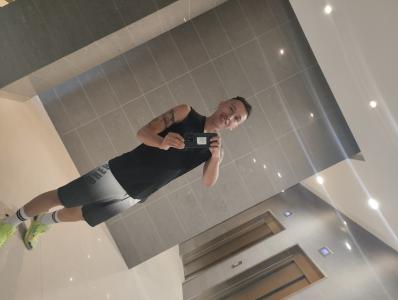 643279519: Chico busca chica en Valencia