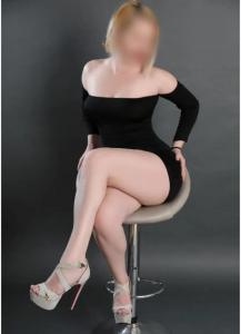 664389681: Chica busca chico en Barcelona