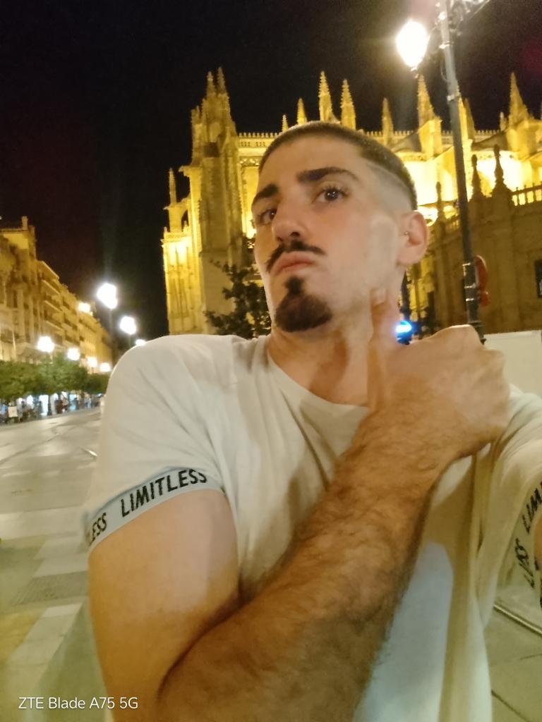 645543915: Chico busca chica en Málaga