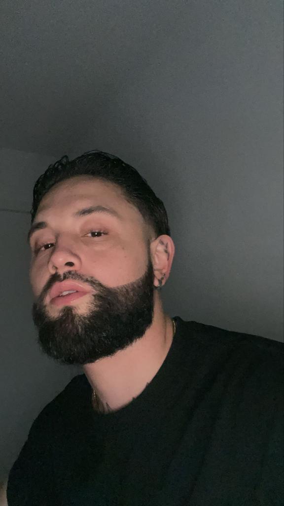 617877738: Chico busca chica en Madrid