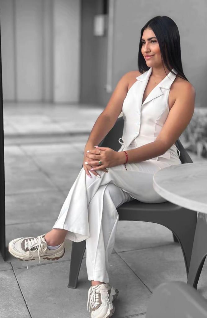 Chica busca chico en Almería: 