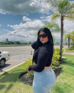 677392277: Chica busca chico en Sevilla