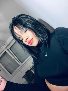 670576299: Chica busca chico en Madrid