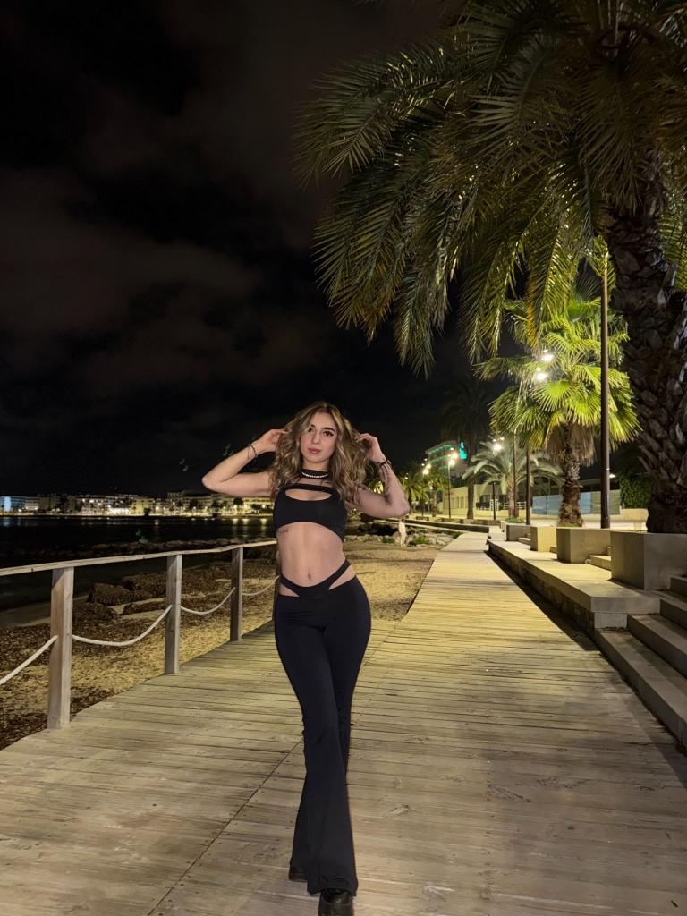 Chica busca chico en Ibiza: Chica busca chico