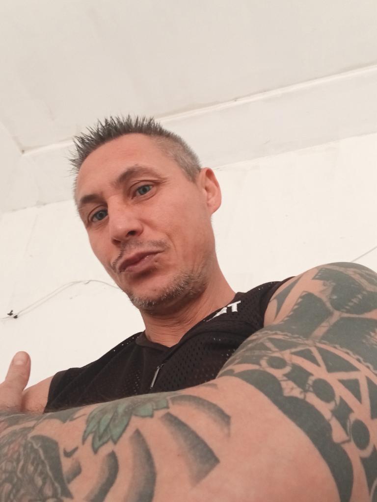 614801101: Chico busca chica en Alicante