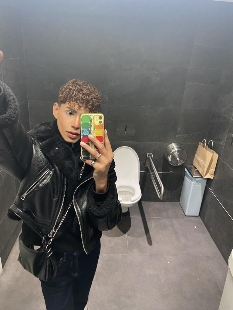 Chico busca chica en Málaga: 