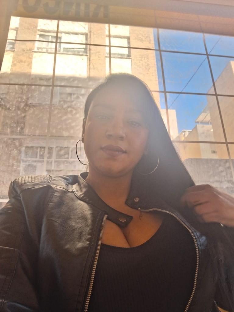 607010965: Chica busca chico en Valencia