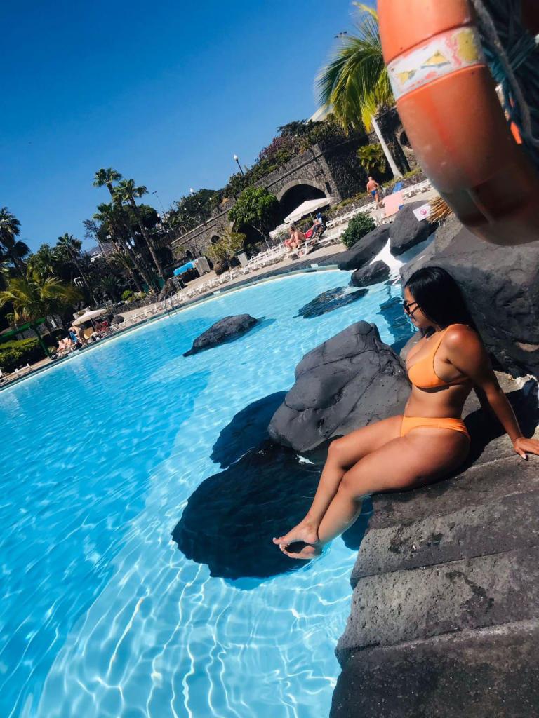 613742403: Chica busca chico en Barcelona