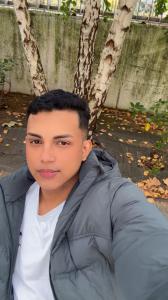 613856352: Chico busca chica en La Coruña