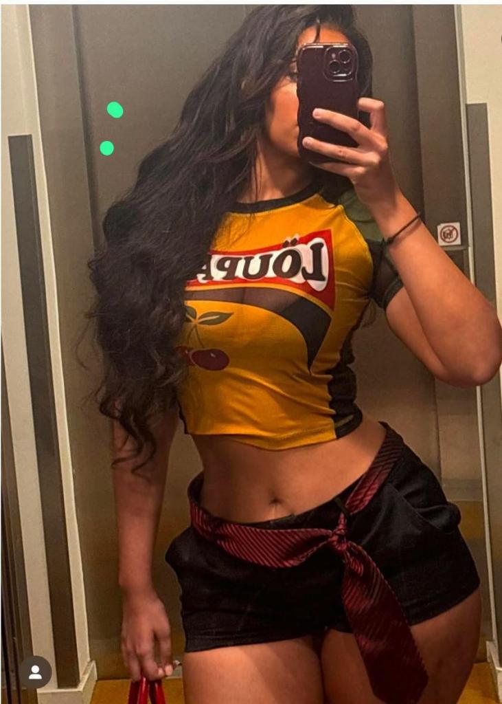 695161920: Chica busca chico en Barcelona