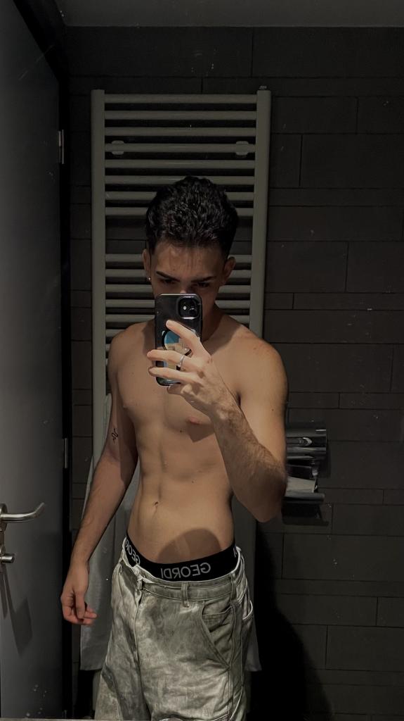 Chico busca chica en Málaga: 