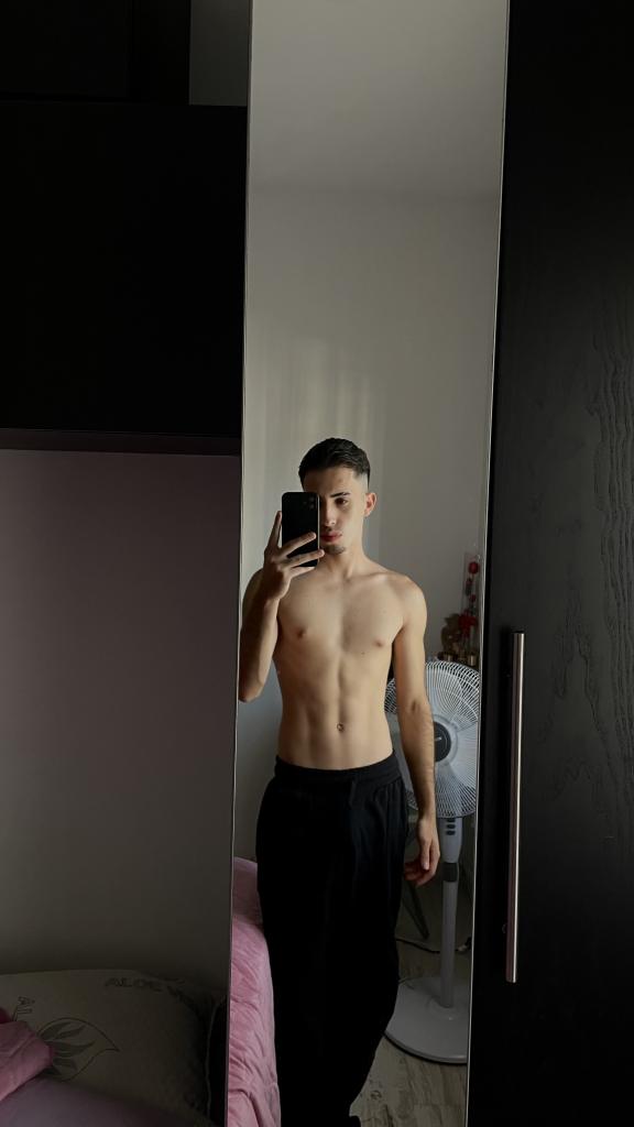 653604343: Chico busca chica en Málaga