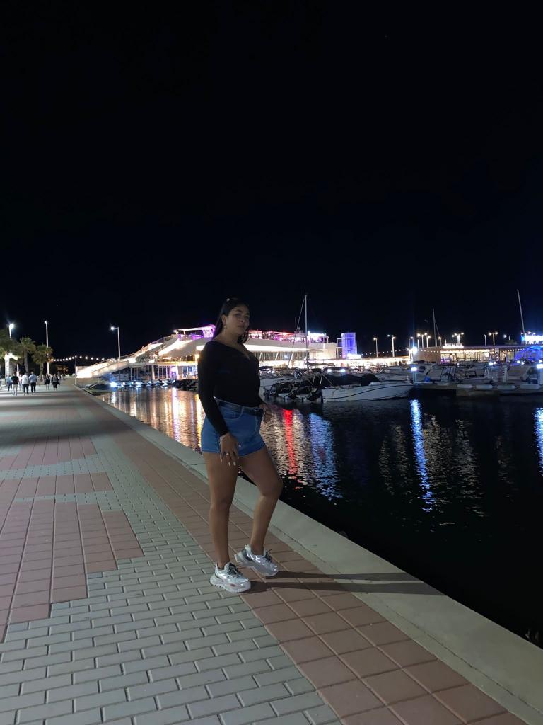 613920413: Chica busca chico en Barcelona