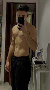 653604343: Chico busca chica en Málaga