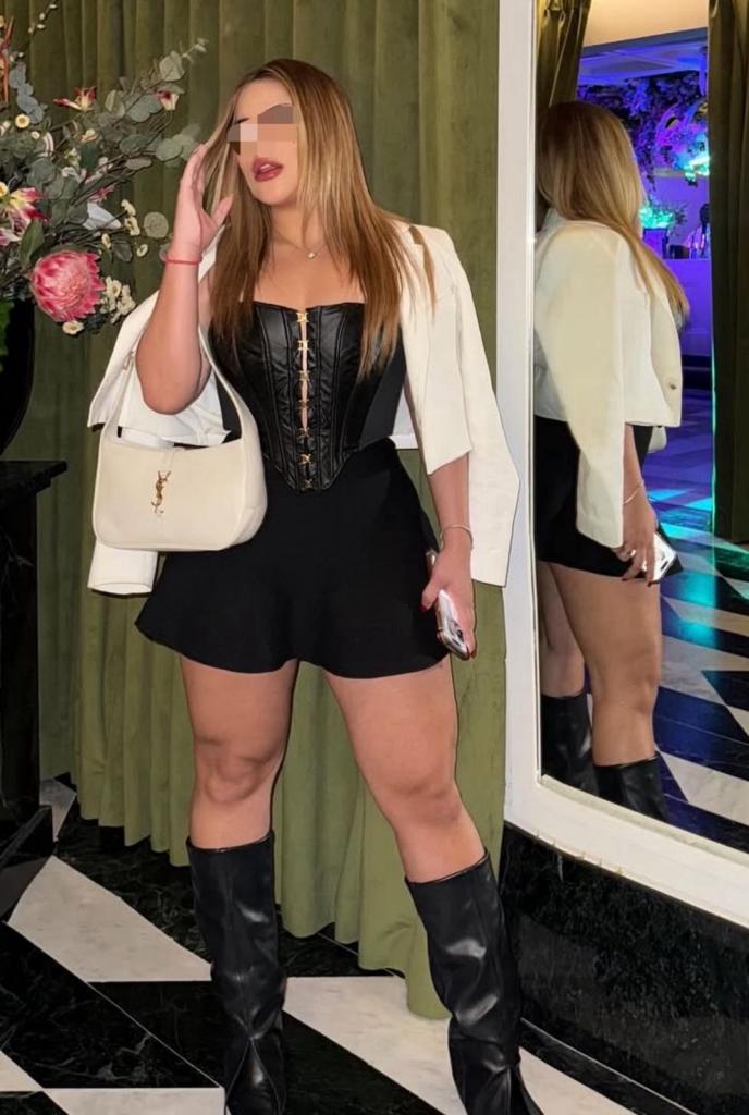 687095619: Chica busca chico en Cádiz