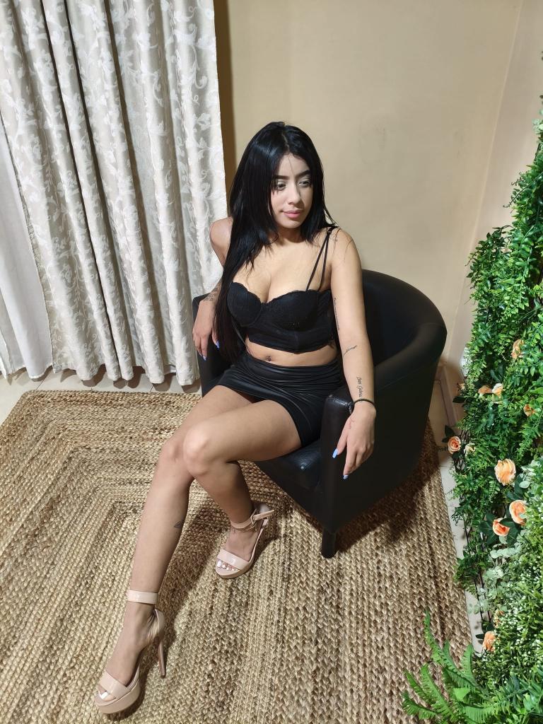 664874220: Chica busca chico en Madrid