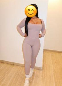 670860274: Chica busca chico en Madrid