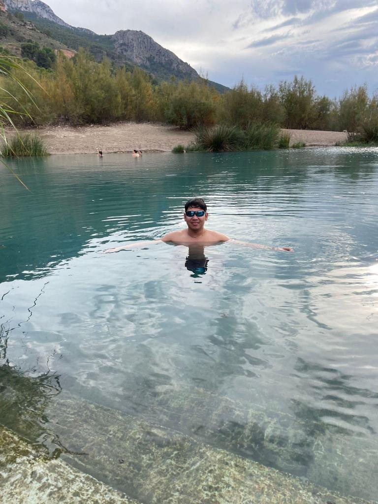 Chico busca chica en Granada: 