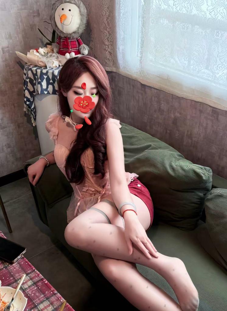 697887716: Chica busca chico en Barcelona