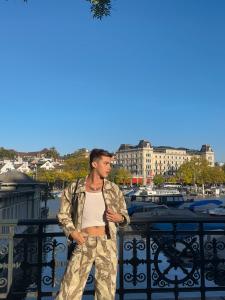 611332317: Chico busca chica en Barcelona