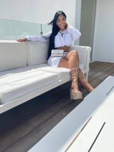 695778395: Chica busca chico en Barcelona